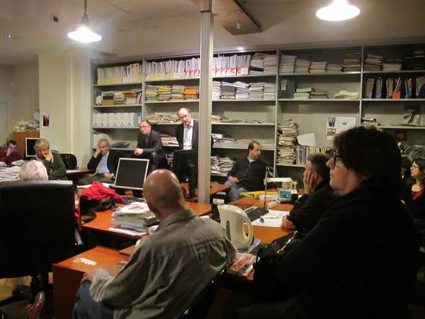 Debout Bertrand Eveno présente le projet Abaca